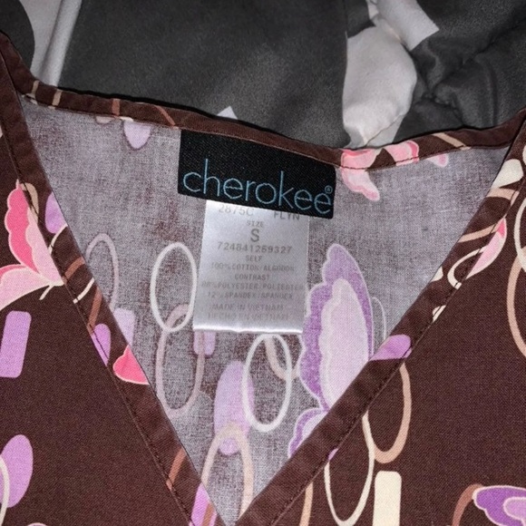 Set of scrubs. - Picture 3 of 7